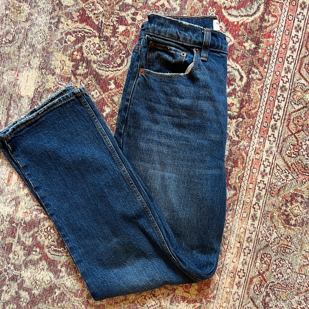 Abercrombie Curve Love Ultra High Rise 90s Straight Jean in Dark (SHORT INSEAM)